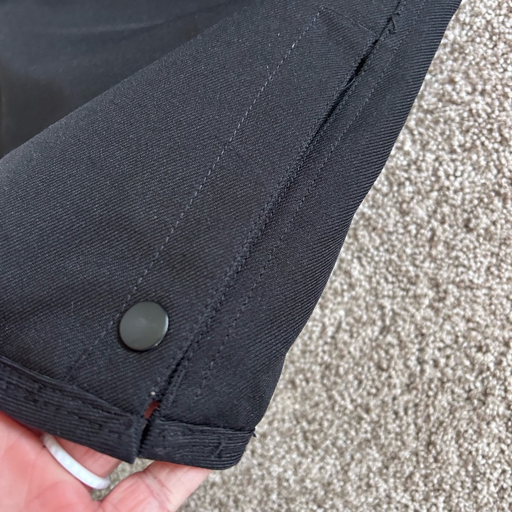 686 Black Snowboard Skiing Pants. Vents and cargo pockets. Waterproof and warm. - Picture 2 of 14